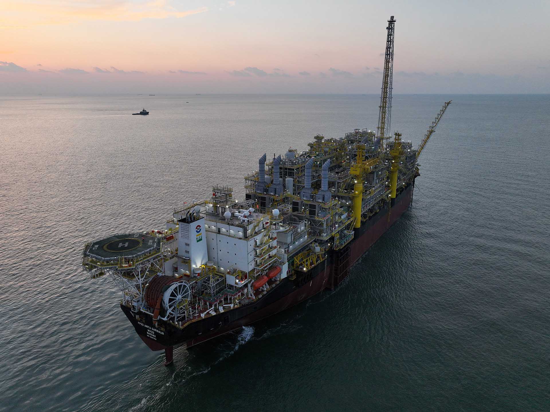 Foto de navio-plataforma Anita Garibaldi